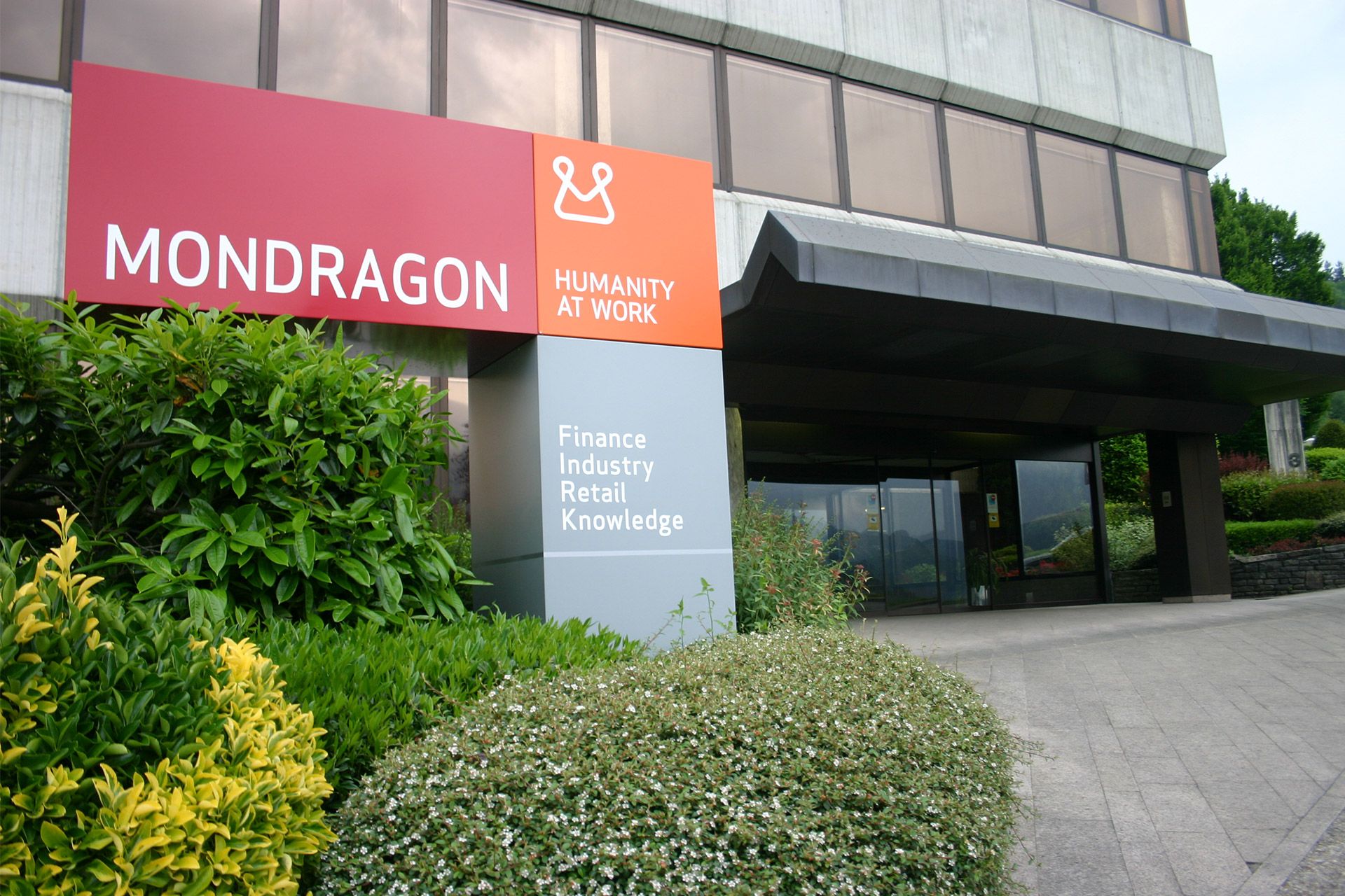Creation of Danobatgroup as a sectoral group and incorporation into MONDRAGON